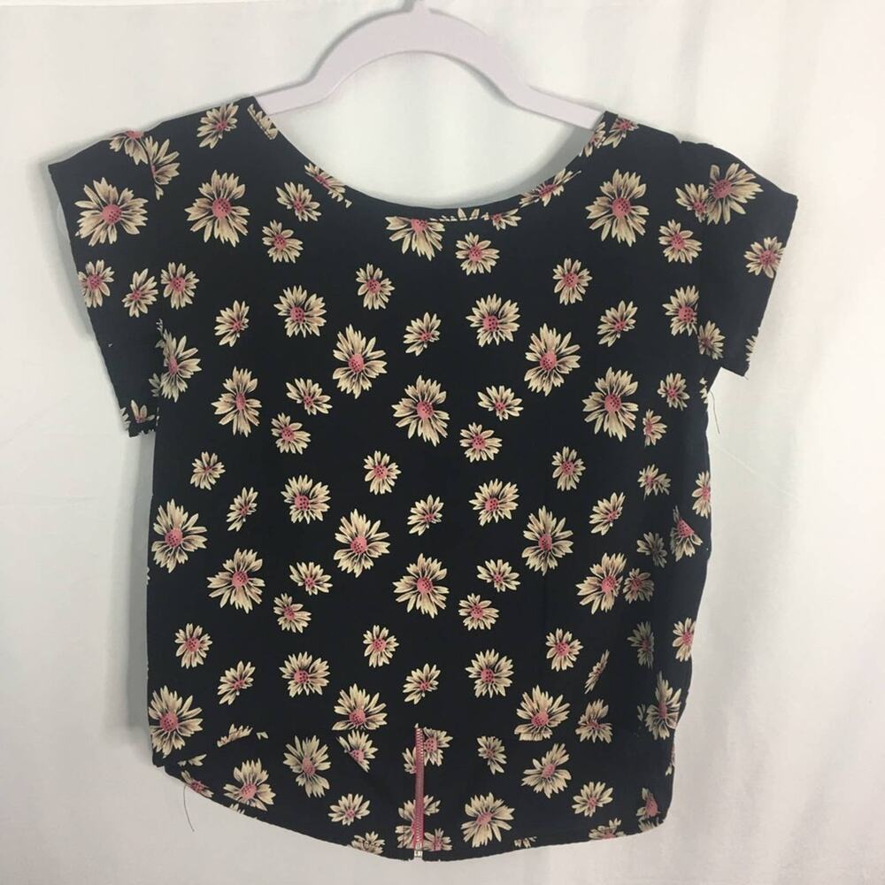 B Jewel Girl’s Hi-Low Short Sleeve Top Size Large